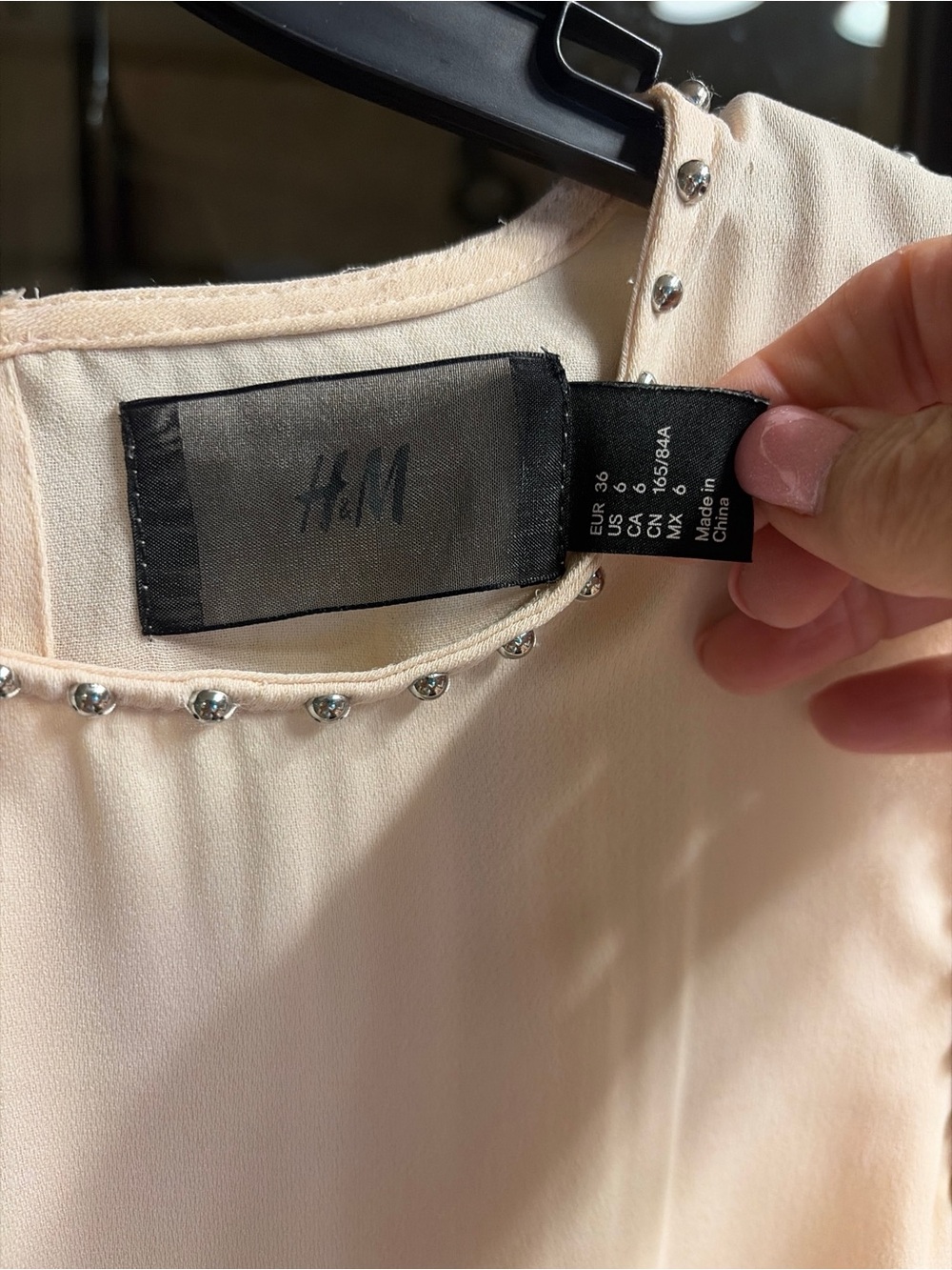 H&M Blush studded Trim Sleeveless Camisole keyhole opening in back size 6 flaws - Picture 9 of 9